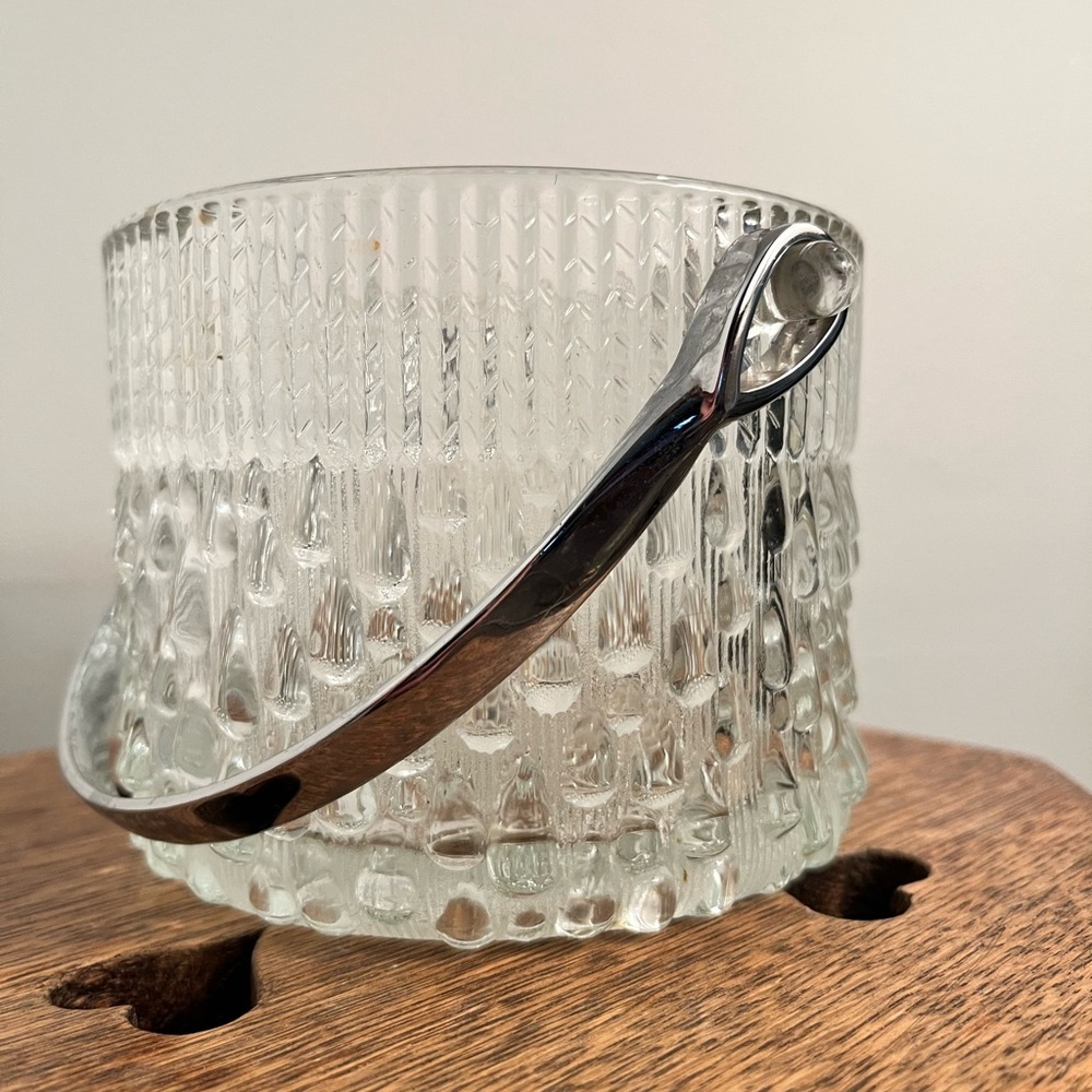 Elegant Glass Ice Bucket with Silver Handle - Picture 1 of 6